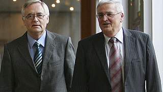 Dr. Theo Zwanziger (r.) und DFB-Generalsekretär Horst R. Schmidt © Bongarts/GettyImages