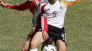 Nationalspielerin Annike Krahn (r.) im Zweikampf. © Bongarts/GettyImages