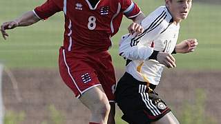 Toni Kroos (r.) im Kopfball-Duell © Foto: Bongarts/GettyImages