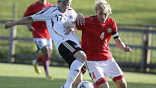 Dennis Schmidt (l.) traf für die deutsche U 19 © Bongarts/GettyImages