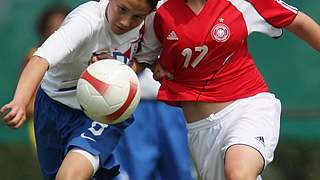 U 17-Nationalspielerin Henrike Schödel (r.) © Bongarts/GettyImages