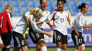 Jubel bei den deutschen U 19-Frauen im Spiel gegen Island © Bongarts/GettyImages
