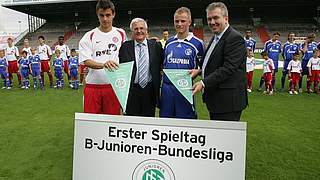 Dr. Theo Zwanziger (2.v.l.) vor dem Spiel in Essen © Bongarts/GettyImages