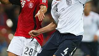 Trochowski (l.) im Duell mit Carrick © Bongarts/GettyImages