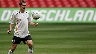 Miroslav Klose beim Training in Cardiff © 