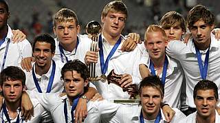 Goldener Ball und Bronzener Schuh für U 17-Kapitän Toni Kroos (m.) © Bongarts/GettyImages