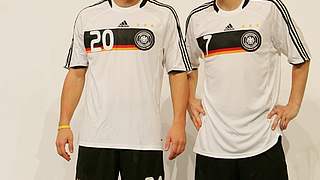 Lukas Podolski und Bastian Schweinsteiger (r.) im neuen DFB-Trikot © Bongarts/GettyImages