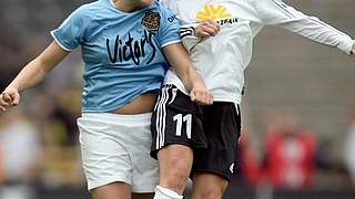 Dzsenifer Marozsan (l.) im Kopfballduell © Bongarts/GettyImages