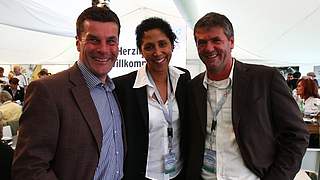 Steffi Jones (m.) mit Dieter Hecking und Friedhelm Funkel © Bongarts/GettyImages