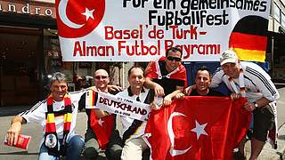 Deutsche und türkische Fans in Basel © Bongarts/GettyImages 