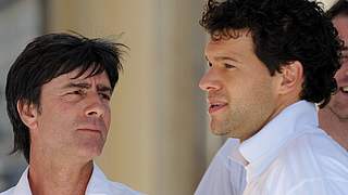 Gedankenaustausch in London: Joachim Löw (l.) und Michael Ballack © Bongarts/GettyImages