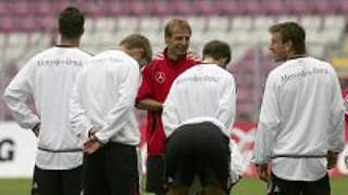 Bundestrainer Jürgen Klinsmann<br>am Montag beim Training in Genf © Bongarts/Getty-Images