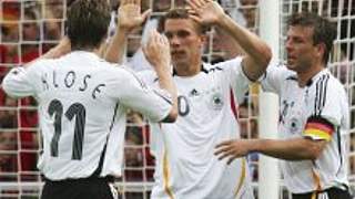 Harmonie: Miroslav Klose (l.)<br> und Lukas Podolski (m.) © Bongarts/Getty-Images