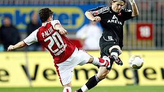 Dragan Paljic (l.) and Nürnberg player Mario Breska fighting for the ball © 