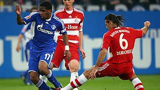 Jefferson Farfan (l.) im Zweikampf mit Martin Demichelis © Bongarts/GettyImages