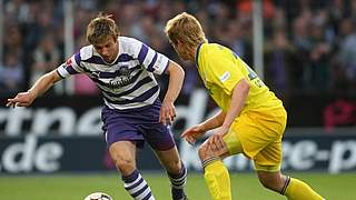 Zweikampf zwischen Konstantin Engel (l.) und Bastian Oczipka © Bongarts/GettyImages