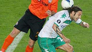 Frings (r.) im Duell mit Rat © Bongarts/GettyImages