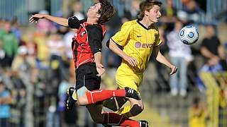 Zweikampf zwischen Freiburgs Stefan Vogler (r.) und Marc Hornschuh © Bongarts/GettyImages