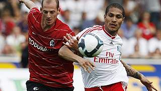 Laufduell zwischen Oliver Barth und Hamburgs Paolo Guerrero (r.) © Bongarts/GettyImages