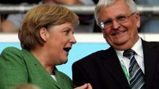 Angela Merkel (l.) und Dr. Theo Zwanziger © Bongarts/Getty Images