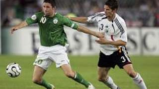 Arne Friedrich (r.) gegen Robbie Keane; © Bongarts/Getty Images