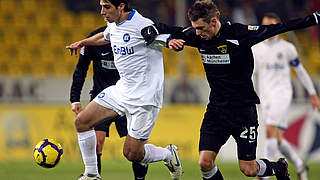 Zweikampf: Lars Stindl gegen Aachens Manuel Junglas (r.) © Bongarts/GettyImages