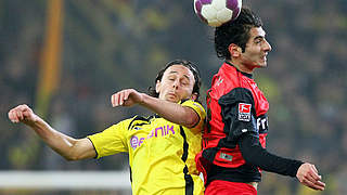 Duel in the air: Neven Subotic und Halil Altintop © Bongarts/GettyImages