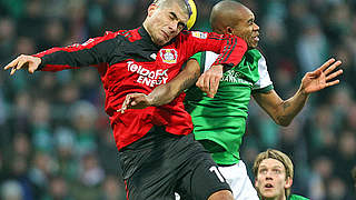 Auf Augenhöhe: Eren Derdiyok (l.) und Bremens Naldo © Bongarts/GettyImages