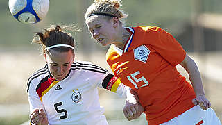 Perfekte Vorbereiterin: Valeria Kleiner (l.) im Spiel gegen die Niederlande © 