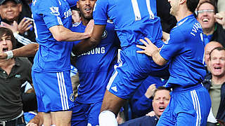 Chelsea feiert Titel: Michael Ballack (l.) jubelt © Bongarts/GettyImages