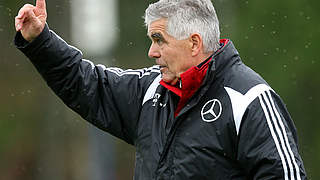 Am Ruder der U 15: DFB-Trainer Frank Engel © Bongarts/GettyImages