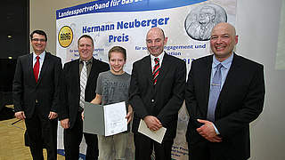 Verleihung der Hermann-Neuberger-Medaille: Adrian Zöhler, Stefan Pauluhn, Niklas Bauer, Arno Menguin und Michael Morsch (v.l.) © Bongarts/GettyImages
