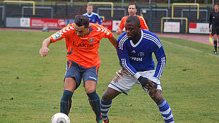 Mit Schalke gegen Uerdingen erfolgreich: Gerald Asamoah (r.) © mspw