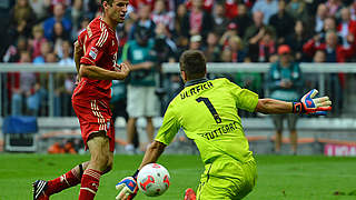 An Ulreich vorbei ins Tor: Müller (l.) © Bongarts/GettyImages