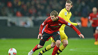 Duell der Bender-Zwillinge: Lars (l.) spielt gegen Sven mit Leverkusen in Dortmund © imago