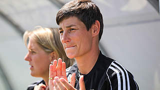 Will mit den U 17-Juniorinnen nach England: die DFB-Trainerin Anouschka Bernhard (r.) © Bongarts/GettyImages