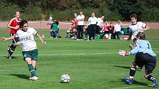 Werder-Stürmerin Nahrin Uyar erzielt des 0:1 © Oliver Baumgart