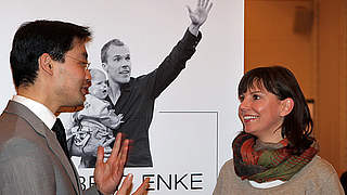 Erfolgreiches Wochenende: Theresa Enke (r.) mit Dr. Philipp Rösler © dfb
