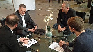 Gespräch in Frankfurt: Seiffert (h.l.) und Sanwald (h.r.) bei der Managertagung © DFB