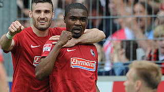 Celebration in Freiburg: Makiadi (l.) scores © Bongarts/GettyImages