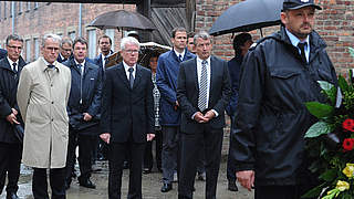 Visited the concentration camp in Auschwitz: Niersbach and a DFB-Delegation © GES/DFB