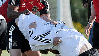 Teamwork: das DFB-Team bei der Rugby-Einheit © GES-Sportfoto