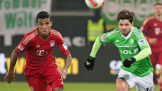 Im April noch Kontrahenten, nun Kollegen in Wolfsburg: Luiz Gustavo (l.) und Diego © imago