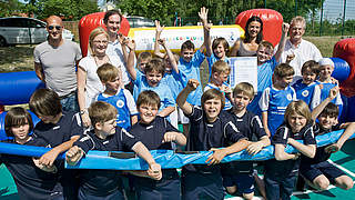 "Human Soccer Table": Spaß am Spiel im Kinderhospiz von Dudenhofen  © DFB