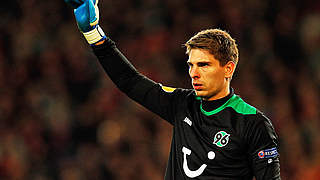 Hat seine Hintermannschaft im Griff: Hannovers Torhüter Ron-Robert Zieler © Bongarts/GettyImages