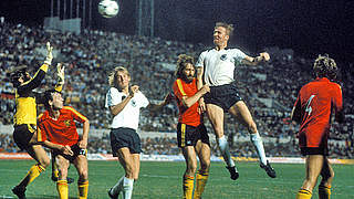 Ein Kopfball für die Ewigkeit: Horst Hrubesch trifft zum Sieg im EM-Finale 1980 © imago