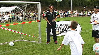 Mit viel Spaß beim DFB & McDonald's Fußballabzeichen: Mats Hummels © DFB
