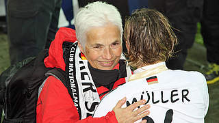 Seit 1989 fest im Frauenfußball zu Hause: Anne Fröder hier mit Martina Müller © privat