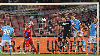 Irreguläres Tor: Klose (M.) trifft per Hand © Imago