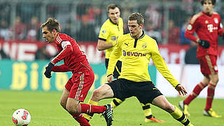 Immer einen Schritt schneller: Philipp Lahm (l.) gegen Dortmunds Profi Sven Bender © imago